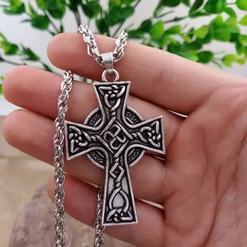 SanLan 12PCS Veľkoobchod Kríž viking Prívesok Triple Roh Odin Keltské Náhrdelníky Muž Kresťanské Osobnosti Viery Darček Šperky
